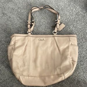 Coach leather purse, some scuff marks. Gray interior.